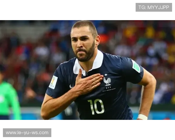 本泽马：法国锋线新传奇，重返巅峰展现惊人实力