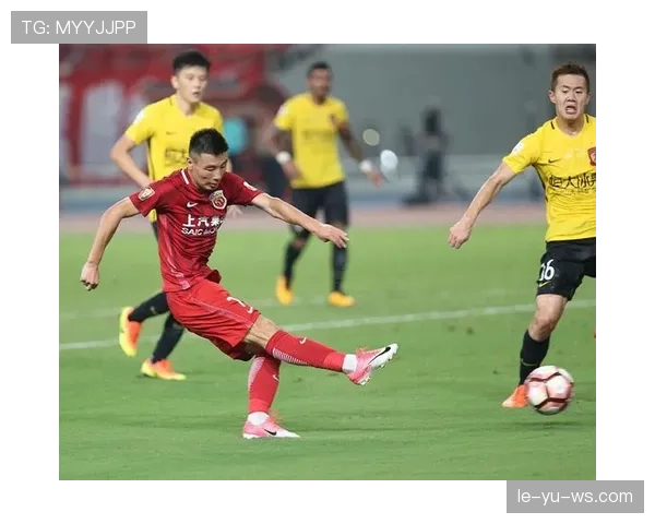 日本队蓝衣传奇再展雄风,关键战役力挽狂澜引球迷沸腾 日本队蓝衣传奇再展雄风,关键战役力挽狂澜引球迷沸腾