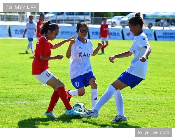 欧国联决赛圈璀璨启幕，足球热潮席卷全城