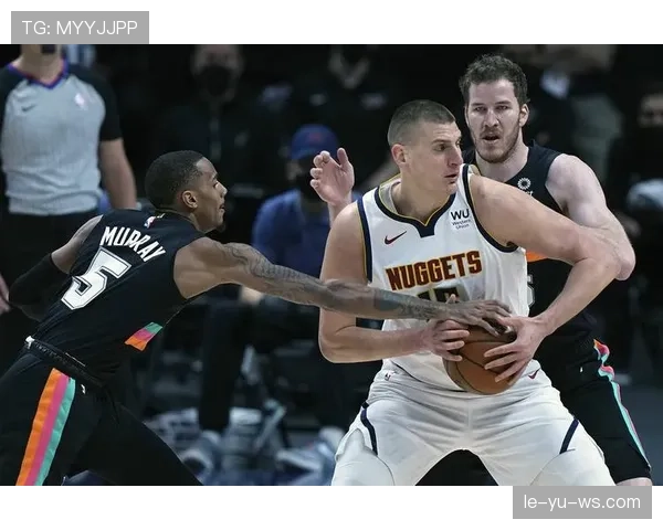 努涅斯红牌争议：判罚尺度与比赛影响分析