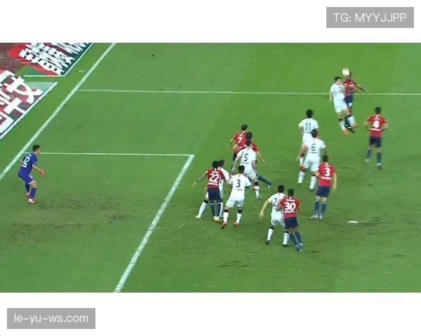 延迟举旗判罚背后的规则细节，裁判如何把握时机避免误判？