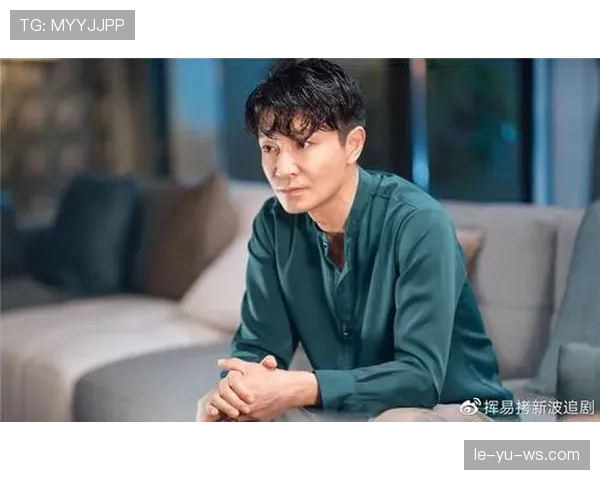 何冰娇赛场冷若冰霜，社媒里笑得像追剧的邻家妹妹，反差太上头