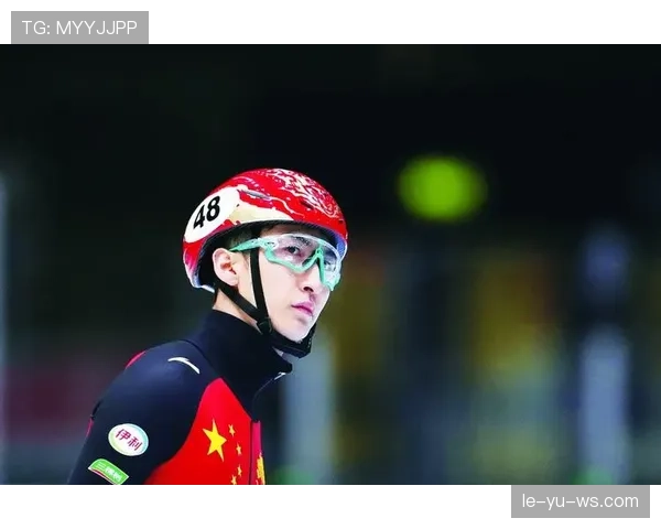 武大靖训练完顺手啃了根能量胶，结果被粉丝扒出同款要200块？